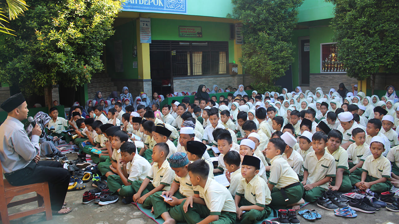 Berdoa Bersama di SDIT Assalamah Depok